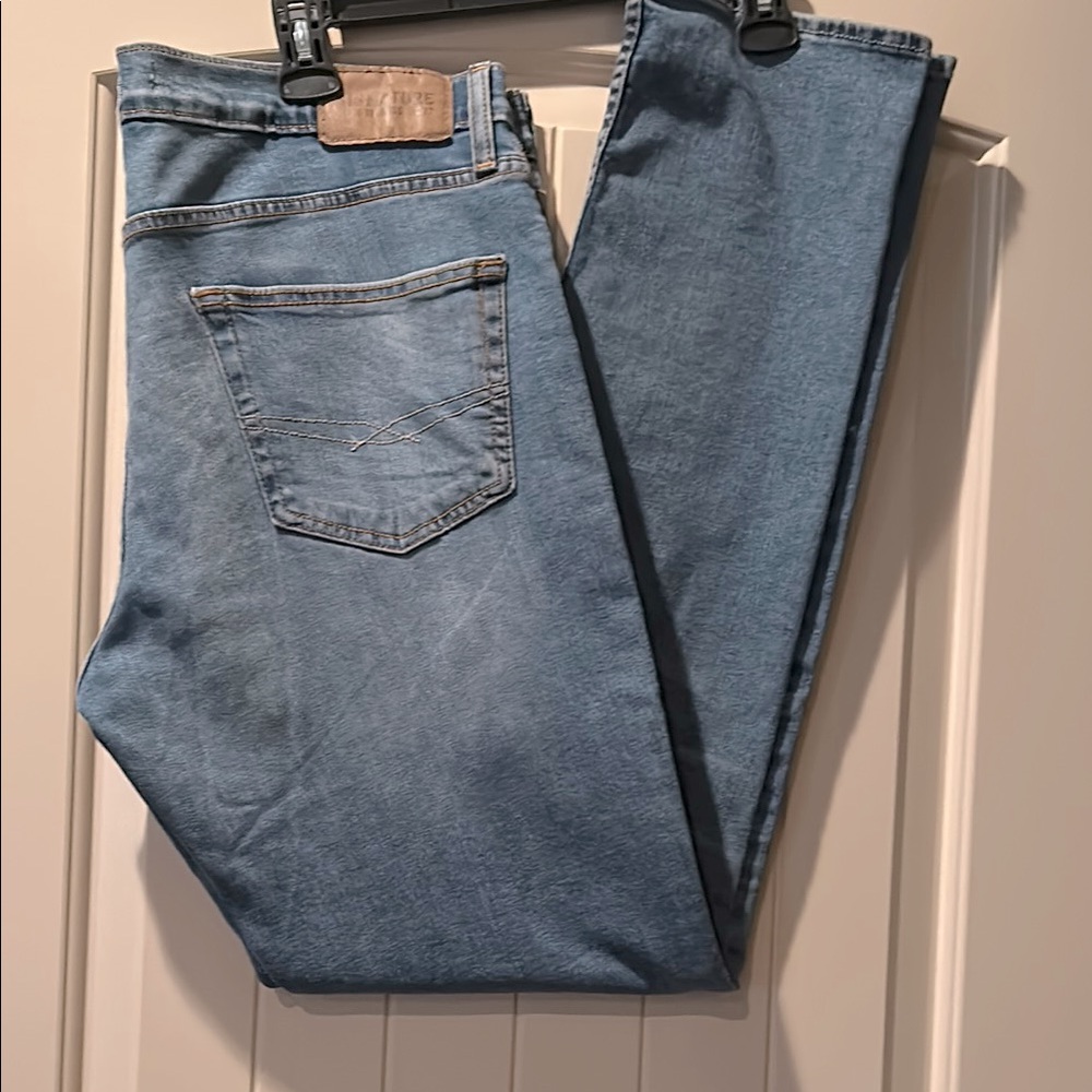 Signature Levi’s Straus Jeans with Classic Denim Wash